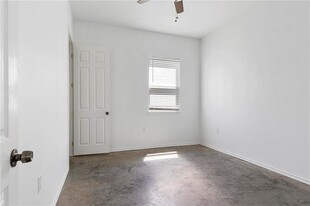 1310 Hausman Dr in Lockhart, TX - Building Photo