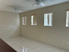 7549 NW 175th St in Hialeah, FL - Building Photo - Building Photo