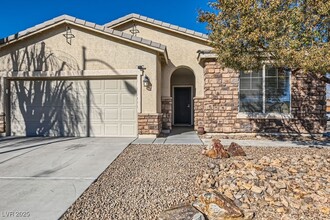 184 Crested Creek Ave in Henderson, NV - Building Photo - Building Photo