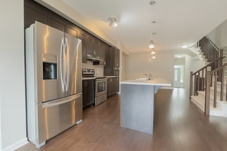 335 Nonius St in Kanata, ON - Building Photo - Building Photo