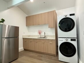 16004 Cascade Dr in Fontana, CA - Building Photo - Building Photo