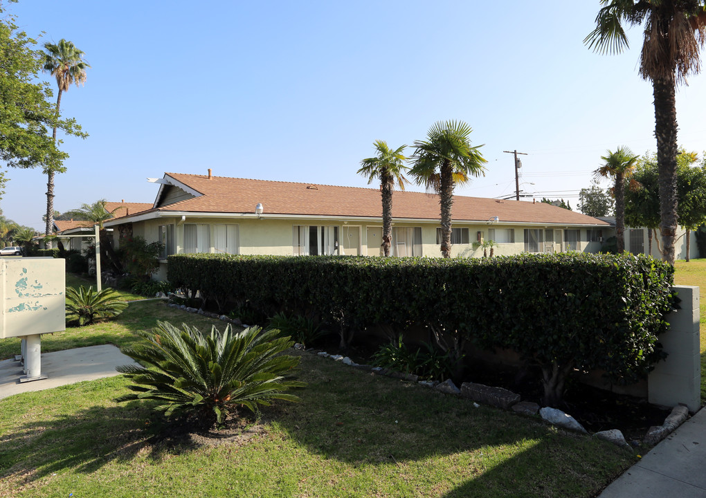 La Palma Apartments in Anaheim, CA - Building Photo