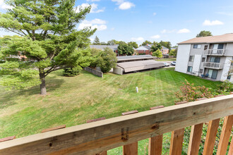 31993 W 12 Mile Rd, Unit 101 in Farmington Hills, MI - Building Photo - Building Photo