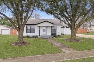 410 Ayres St in Hutchins, TX - Building Photo