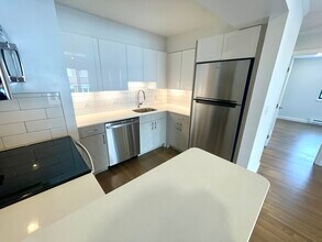 320 Hammond Pond Pkwy, Unit 103 in Chestnut Hill, MA - Building Photo - Building Photo