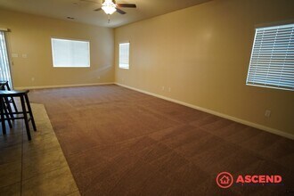 7918 Rhine Dr in Bakersfield, CA - Building Photo - Building Photo