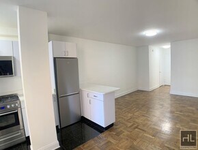 EAST 35 STREET in New York, NY - Building Photo - Building Photo