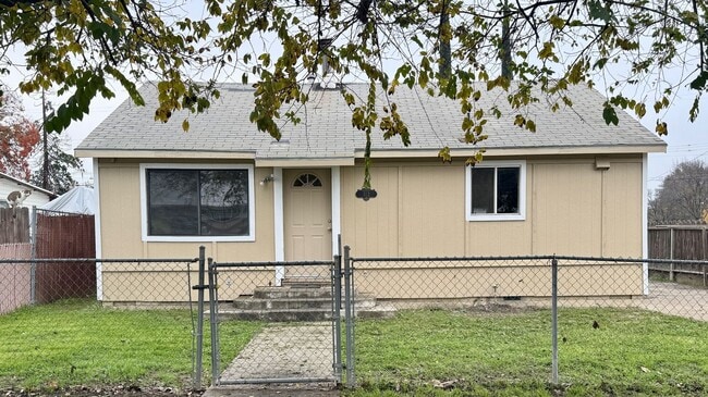 312 N Yolo St in Willows, CA - Building Photo - Building Photo