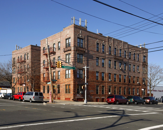 1735 Lafayette Ave in Bronx, NY - Foto de edificio - Building Photo