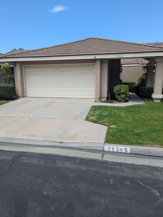21345 Vía Del Lobo in Yorba Linda, CA - Building Photo