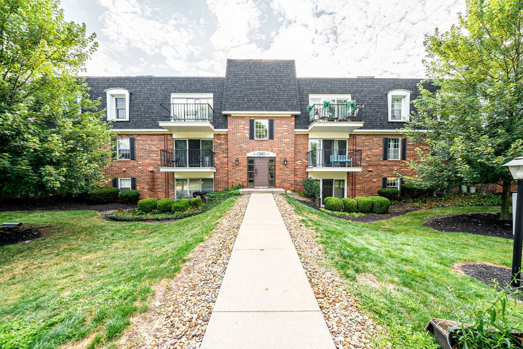 1930 King James Pkwy in Westlake, OH - Building Photo