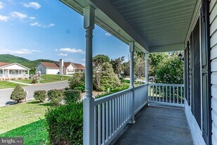 121 Nottingham Ct in Front Royal, VA - Building Photo