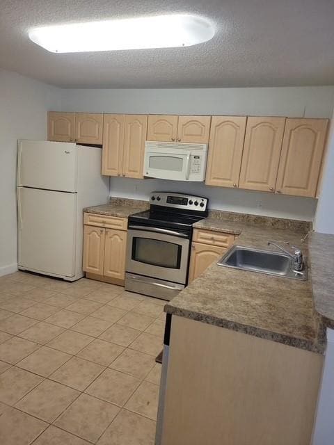 5681 Riverside Dr, Unit 104 in Coral Springs, FL - Building Photo - Building Photo