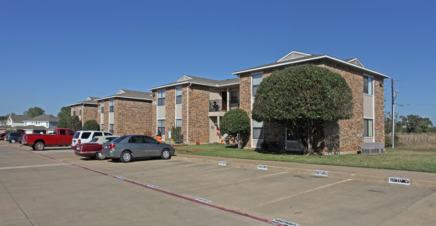 Eagle Lake Garden Village in Azle, TX - Building Photo