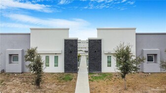 8 Fuerte Ave in McAllen, TX - Building Photo