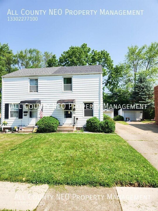 21791 S Lake Shore in Euclid, OH - Building Photo