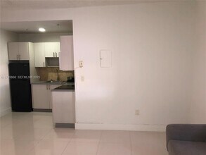 27XX Collins Ave in Miami Beach, FL - Building Photo - Building Photo