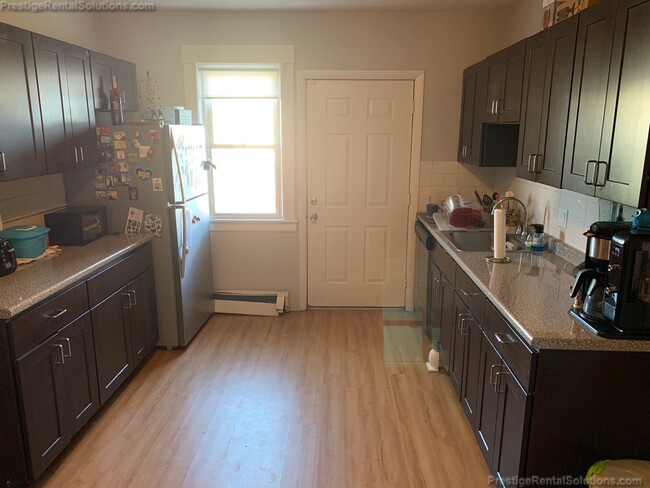 92 Nichols Ave, Unit A