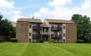 Delta Square Apartments - Lansing, MI in Lansing, MI - Foto de edificio - Building Photo