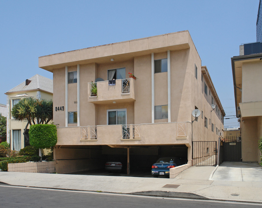 8449 Blackburn Ave in Los Angeles, CA - Foto de edificio