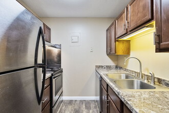 Prairie Woods Apartments in Des Moines, IA - Building Photo - Building Photo