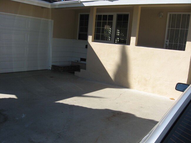 3119 W Lindacita Ln in Anaheim, CA - Building Photo - Building Photo