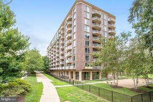 560 N St SW, Unit N409 in Washington, DC - Building Photo