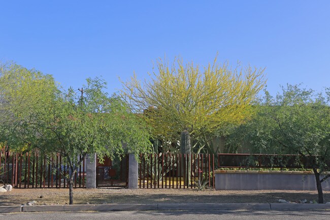 LUXURY DUPLEX in Tucson, AZ - Foto de edificio - Building Photo