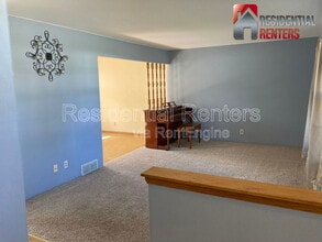 257 S Regis Rd in Saukville, WI - Foto de edificio - Building Photo