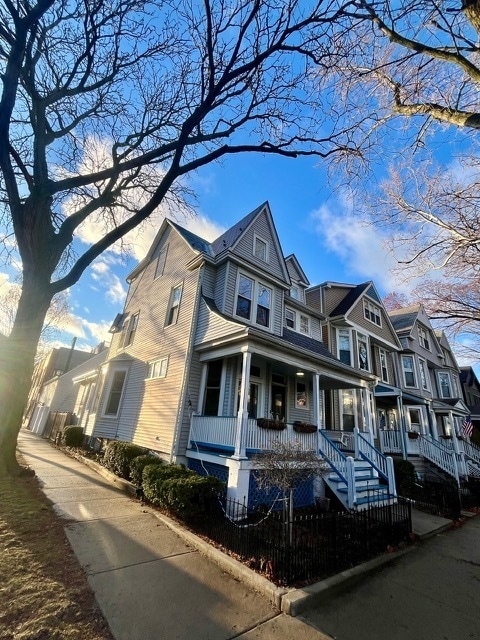 property at 3700 N Hermitage Ave