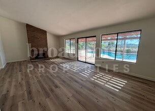 1543 Buckskin Dr in Escondido, CA - Building Photo - Building Photo