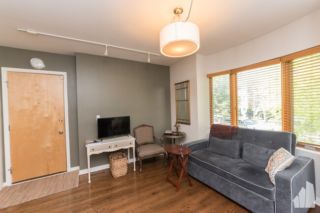 property at 2035 W Crystal St