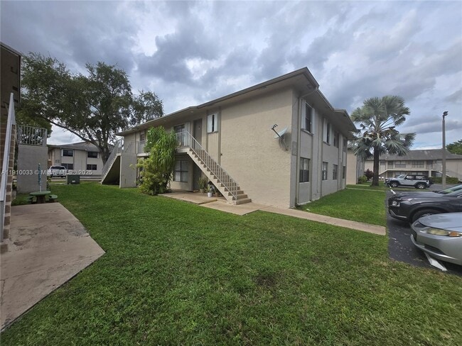 15342 SW 72nd St in Miami, FL - Building Photo - Building Photo