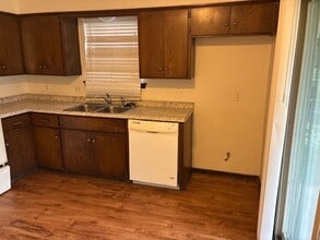 4232 Wembleton Cir in Norman, OK - Building Photo - Building Photo