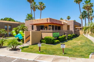 Avalon Hills in Phoenix, AZ - Building Photo - Building Photo