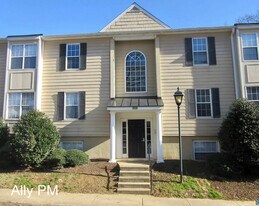 1313 Villa Way in Charlottesville, VA - Building Photo