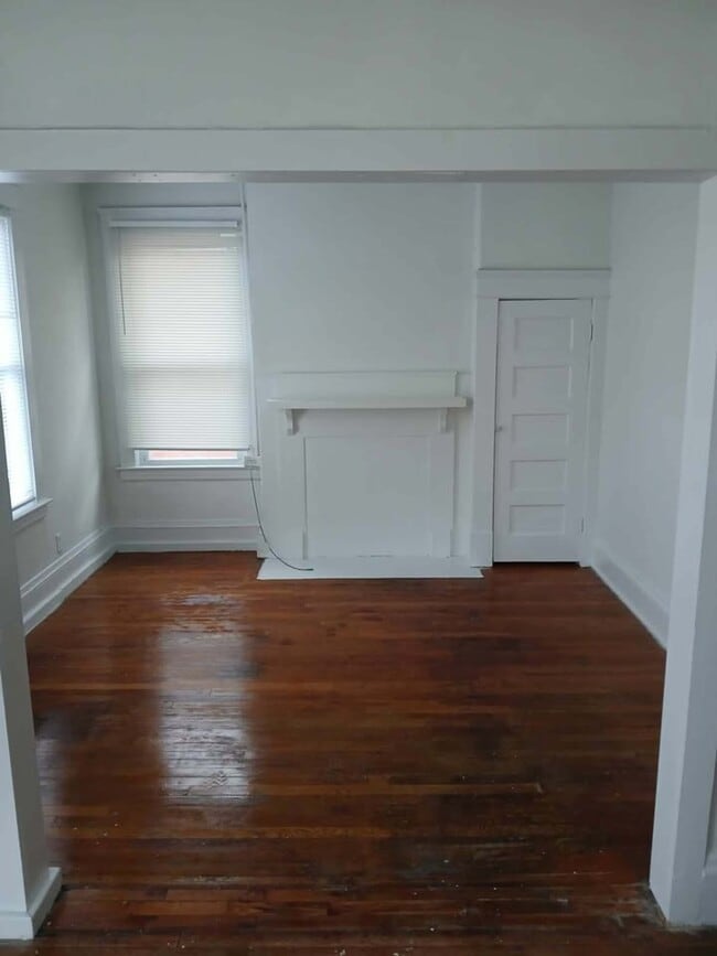 1527 Jackson St, Unit B in Charleston, WV - Foto de edificio - Building Photo