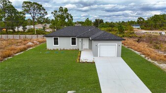 1217 Cellini St E in Lehigh Acres, FL - Building Photo