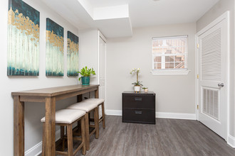 Regency Metairie Apartments in Metairie, LA - Building Photo - Interior Photo