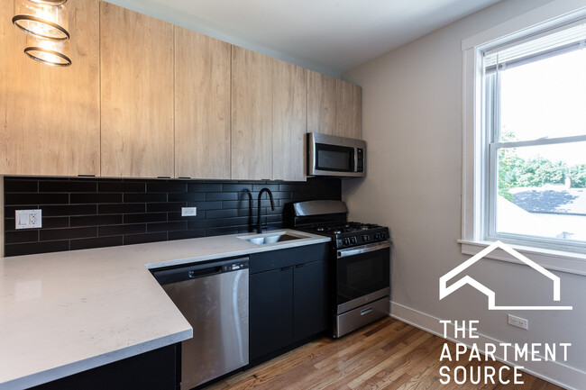 4007 N Lowell Ave, Unit 1W in Chicago, IL - Building Photo - Building Photo