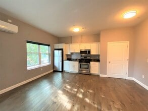 41 Saratoga St, Unit 4E in Boston, MA - Foto de edificio - Building Photo