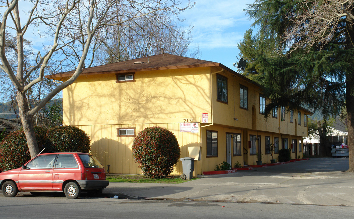 7131 Church St in Gilroy, CA - Foto de edificio