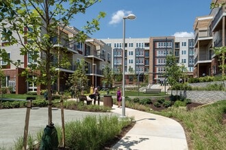 Allium Place in Silver Spring, MD - Foto de edificio - Building Photo