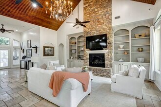 1324 Bingle Rd in Houston, TX - Building Photo - Building Photo