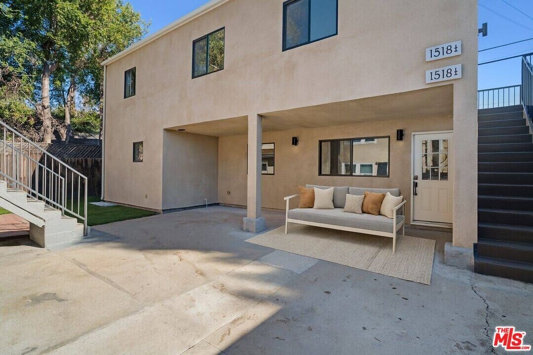 1518 1/4 Stearns Dr in Los Angeles, CA - Building Photo