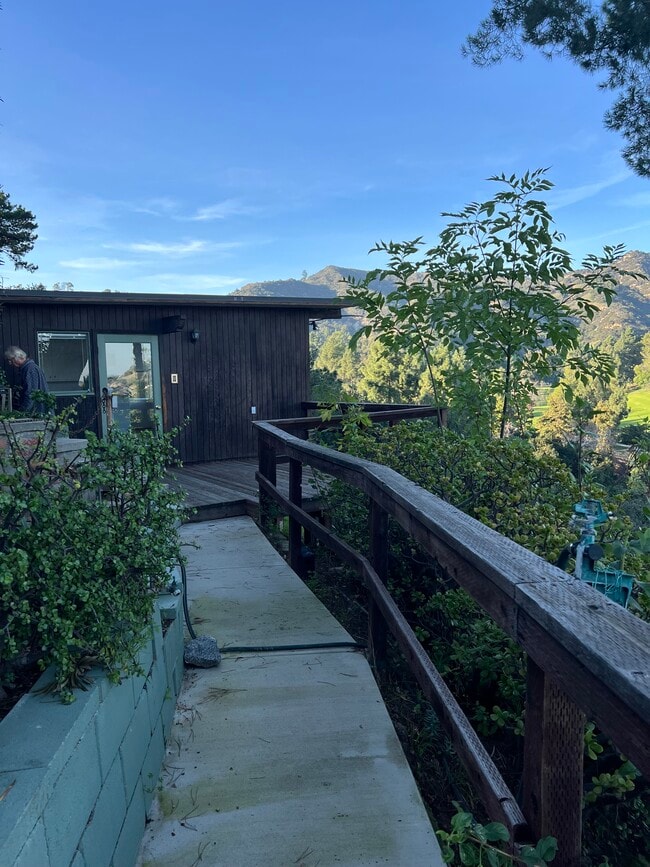 2650 Glendower Ave, Unit LOS FELIZ GUESTHOUSE