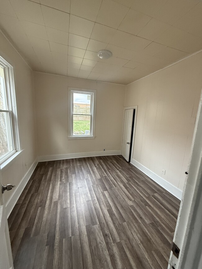 1119 Saint Vincent St, Unit 1 Fl in Utica, NY - Building Photo - Building Photo