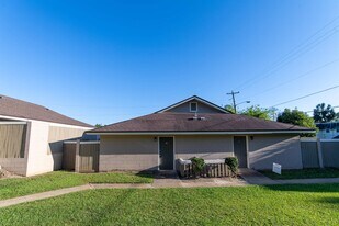 2241 W Pensacola St in Tallahassee, FL - Building Photo
