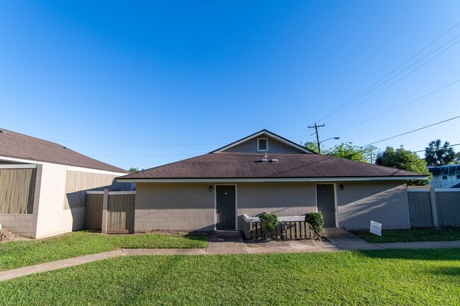 property at 2241 W Pensacola St
