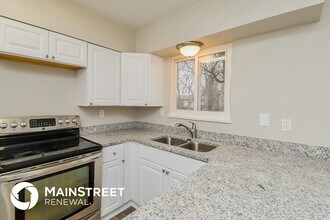 1430 Luna Vista St in Colorado Springs, CO - Foto de edificio - Building Photo